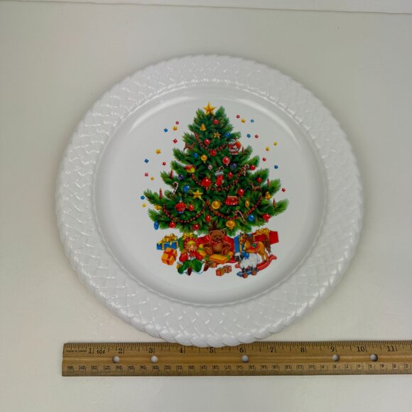 Vtg Plastic White Round Plate Basket Weave Edges Christmas Tree Imagery 11inches - Picture 4 of 14